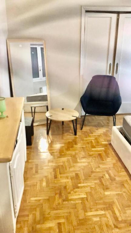 Economy Shared Apartment B In Central Atene Esterno foto